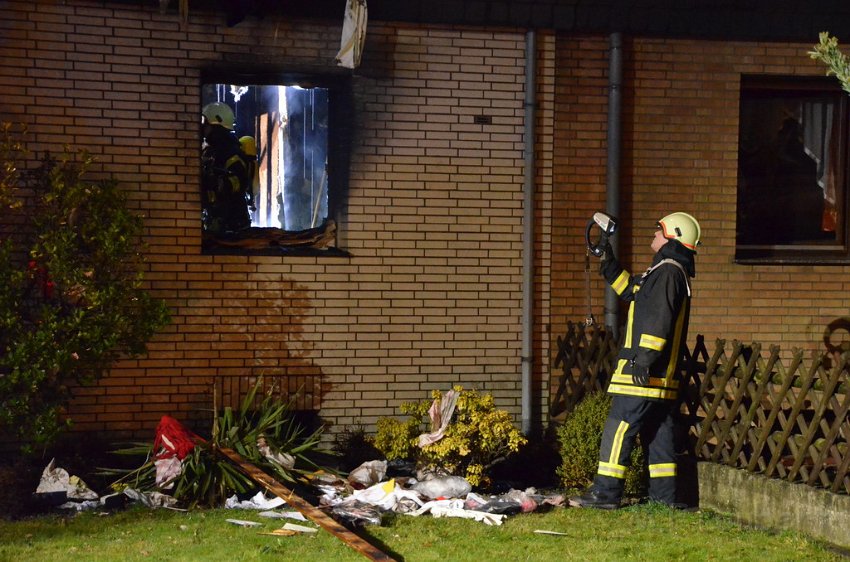 Feuer 4 Koeln Immendorf Giesdorfer Allee P355.JPG